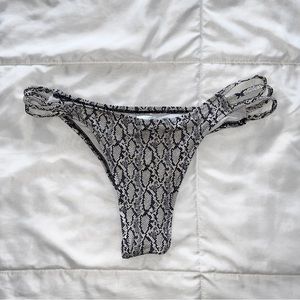 NWOT Snake Print Bikini Bottoms🐍🌴